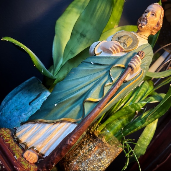 Accents Vintage Saint Jude Holding Jesus Medallion Chalkware Statue